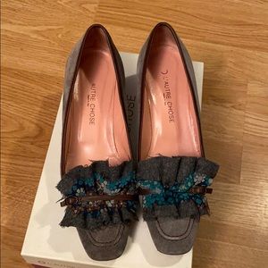L’ Aautre Chose velour polvere pumps 3” heels 8
